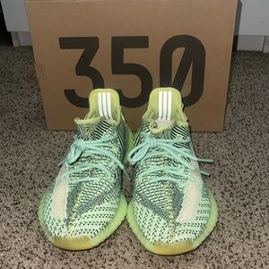 YEEZY BOOST 350 V2 SIZE 9 YEEREE